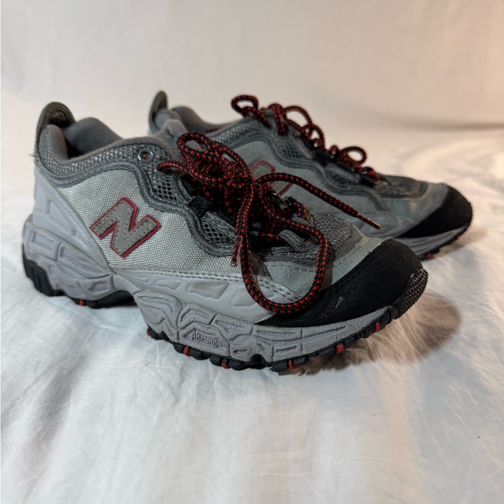 New Balance Woman’s All Terrain 801 Sneakers Size 6.5
